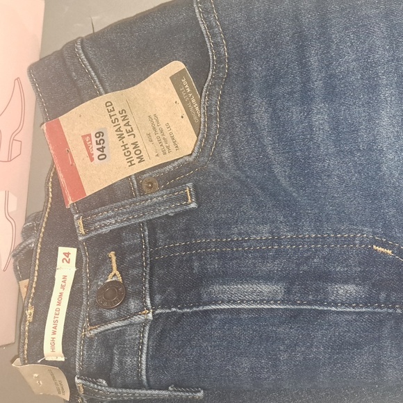 NWT LEVI JEANS - Picture 2 of 4